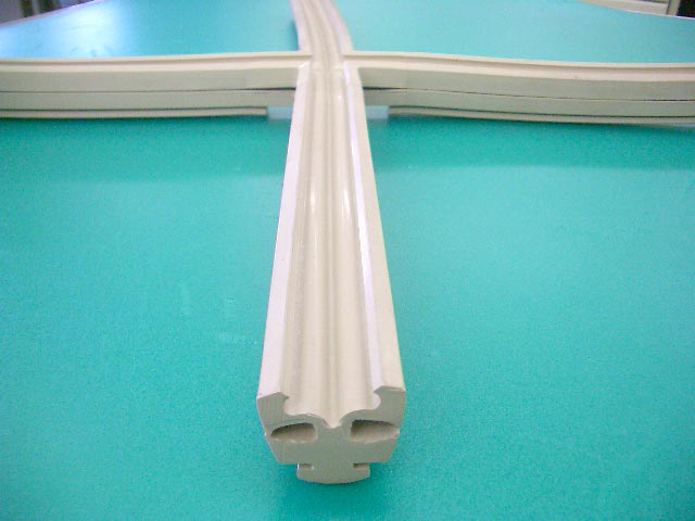 ガラスを支える『ジッパーガスケット』