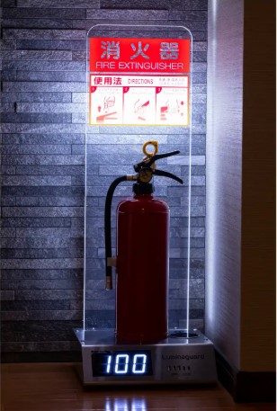 【ルミナガード】消火器一体型の災害モバイル充電ステーション