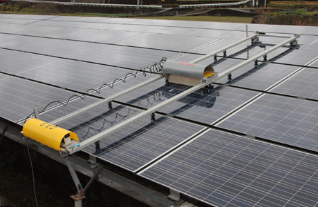 太陽光発電パネル清掃ロボット『An・raku』