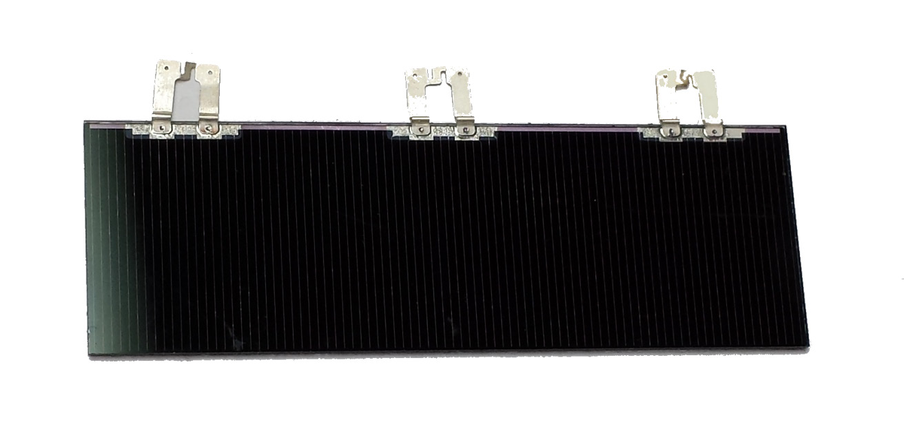 携帯充電用太陽電池シート『SunSoaker A4-3F』 F-WAVE | イプロス