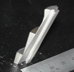 ワイヤーカット放電加工ならお任せください。