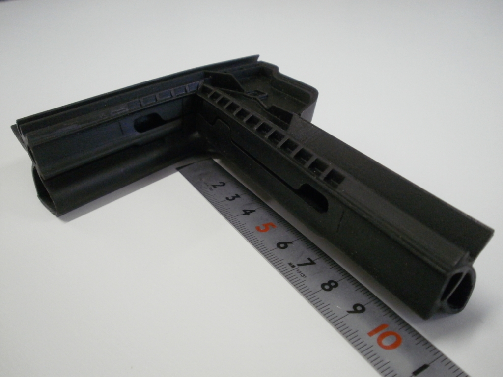 ウェザーストリップ（車用ゴム製シール）の一体型注型品