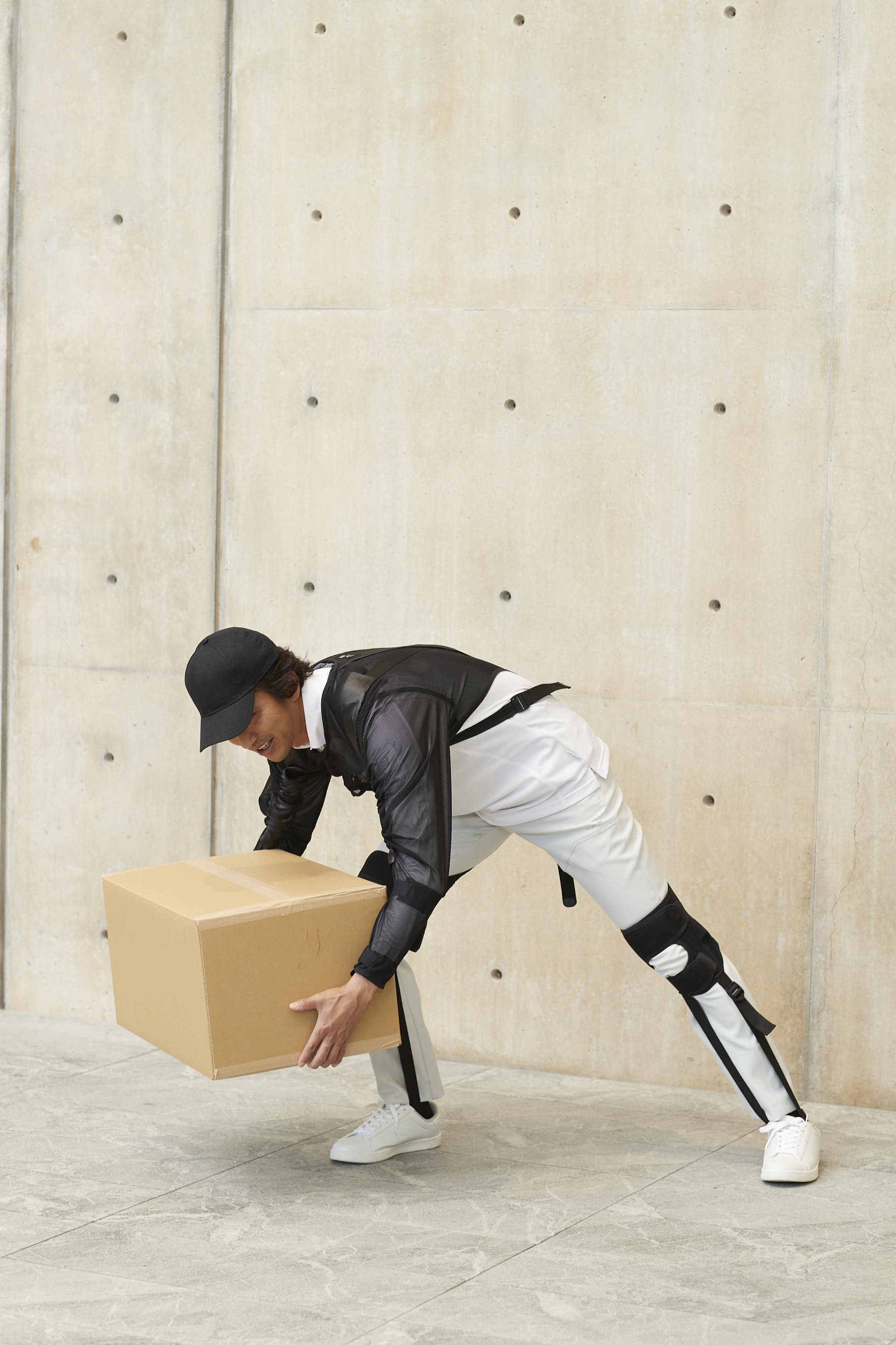 デモンストレーション可能！アシストスーツ『e.z.UP(R)』