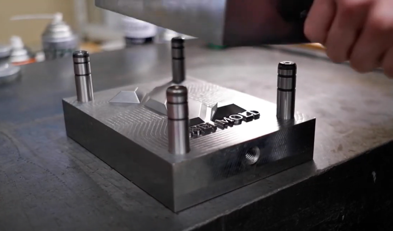 プラスチック成形用金型　設計・製作サービス