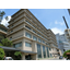 Utilizing hot spring heat for air conditioning in hotel lobbies and guest rooms.