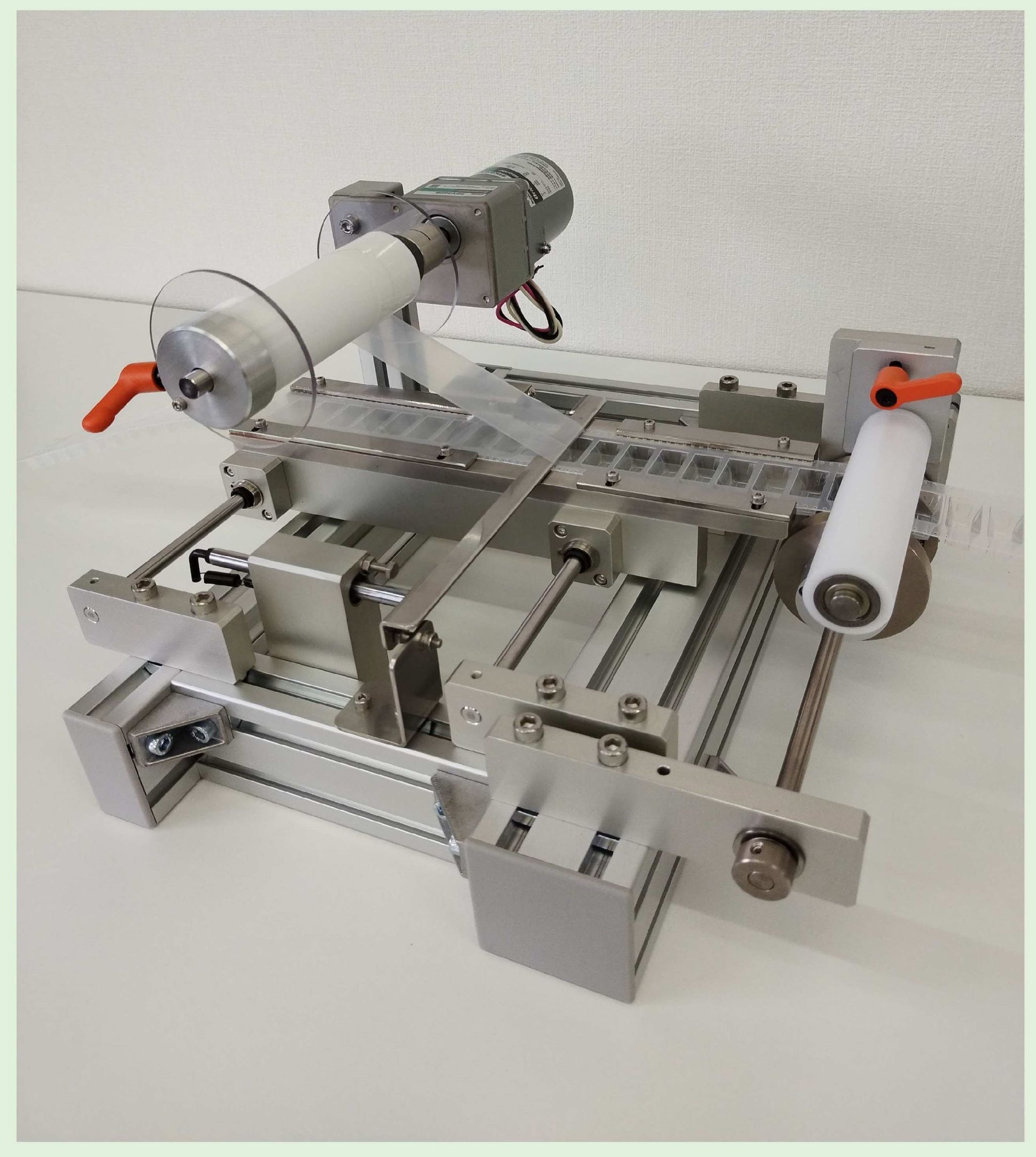 エンボステープフィーダユニット