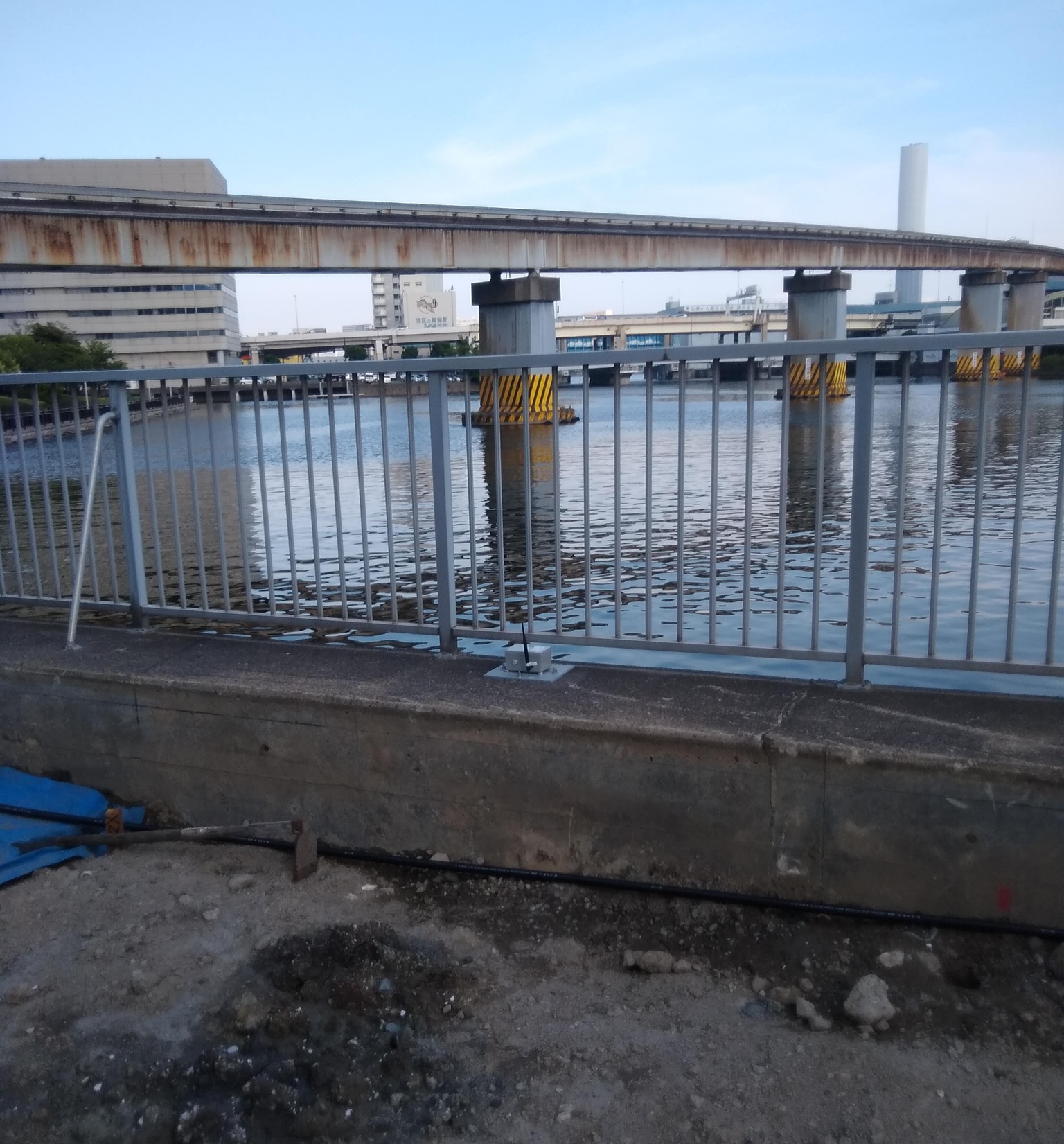 護岸の変位計測に 無線式 傾斜計(NETIS登録