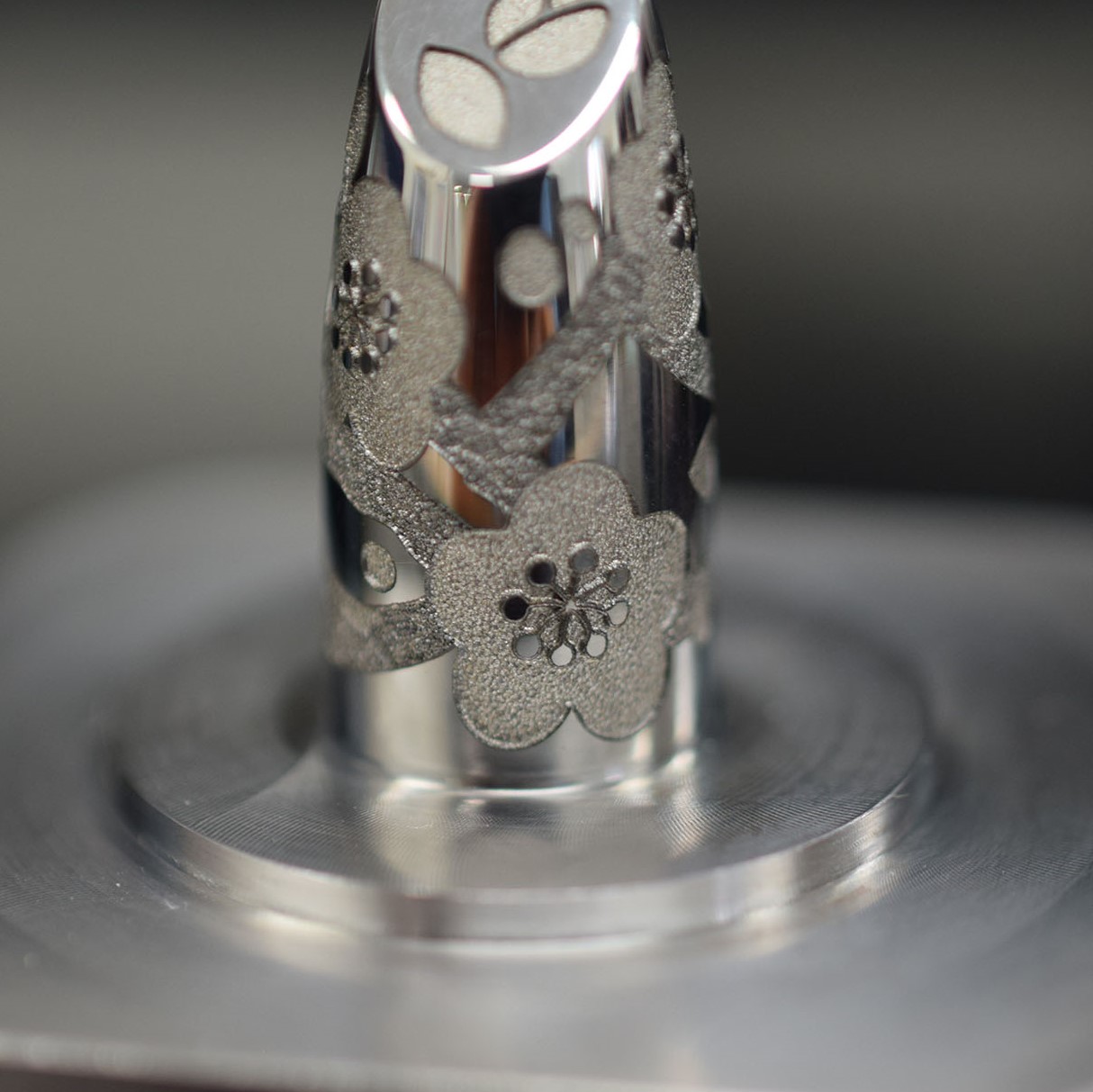 加工技術『5軸レーザー彫刻』技術資料を進呈！