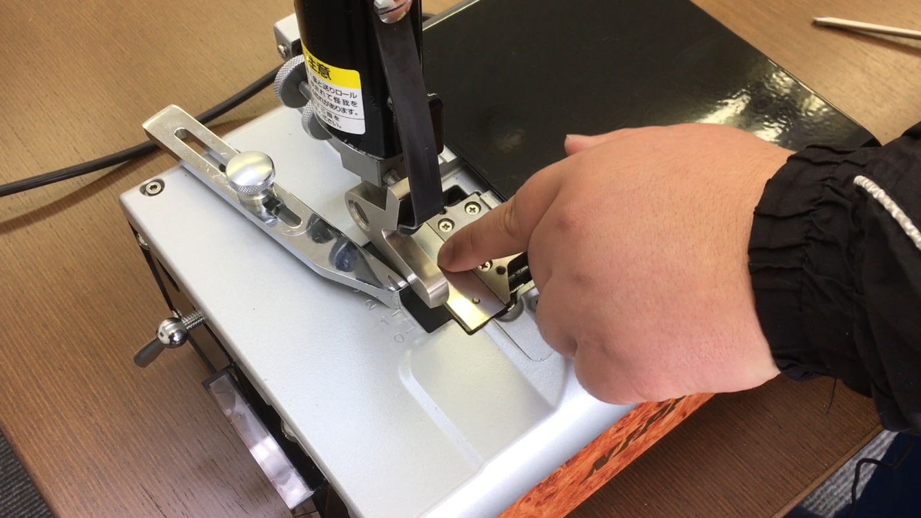 【レザークラフト必見！レザークラフト用皮漉機の紹介】刃物交換式