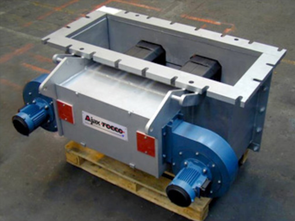 低周波溝型誘導炉（ジェットフロータイプ）