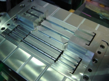 金型　製作サービス