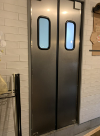 店舗用スイングドア