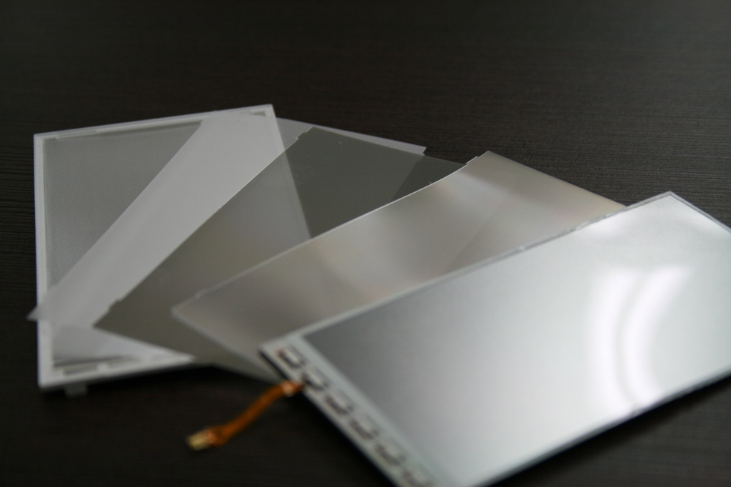 【液晶構成部材など】特殊光学フィルム打ち抜きプレス加工