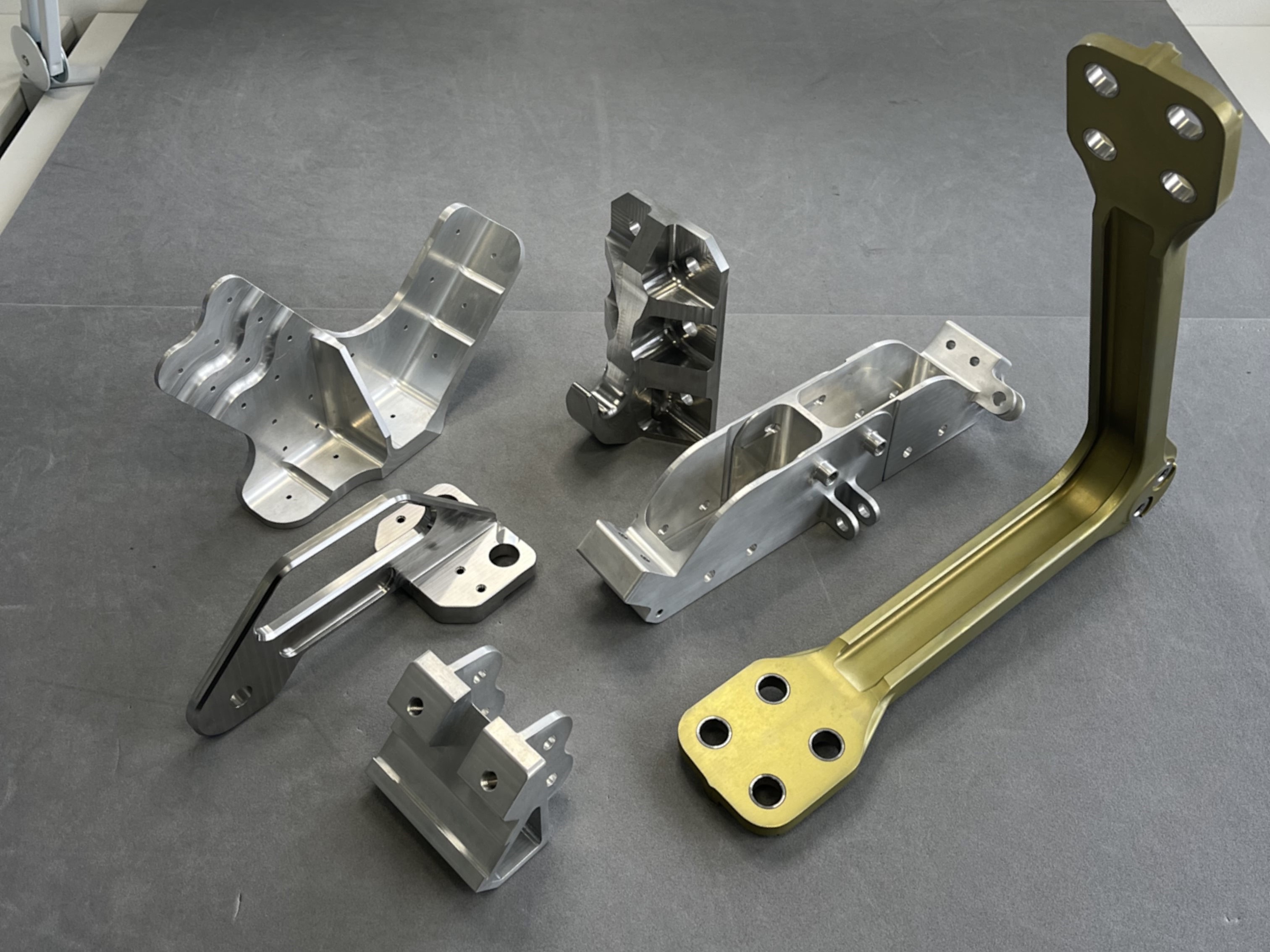 航空･宇宙産業向けの機械加工部品　3軸マシニング～5軸複合加工