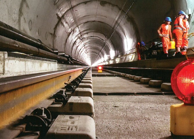 『鉄道インフラ向けケーブルおよびパイプ用シール』の使用事例