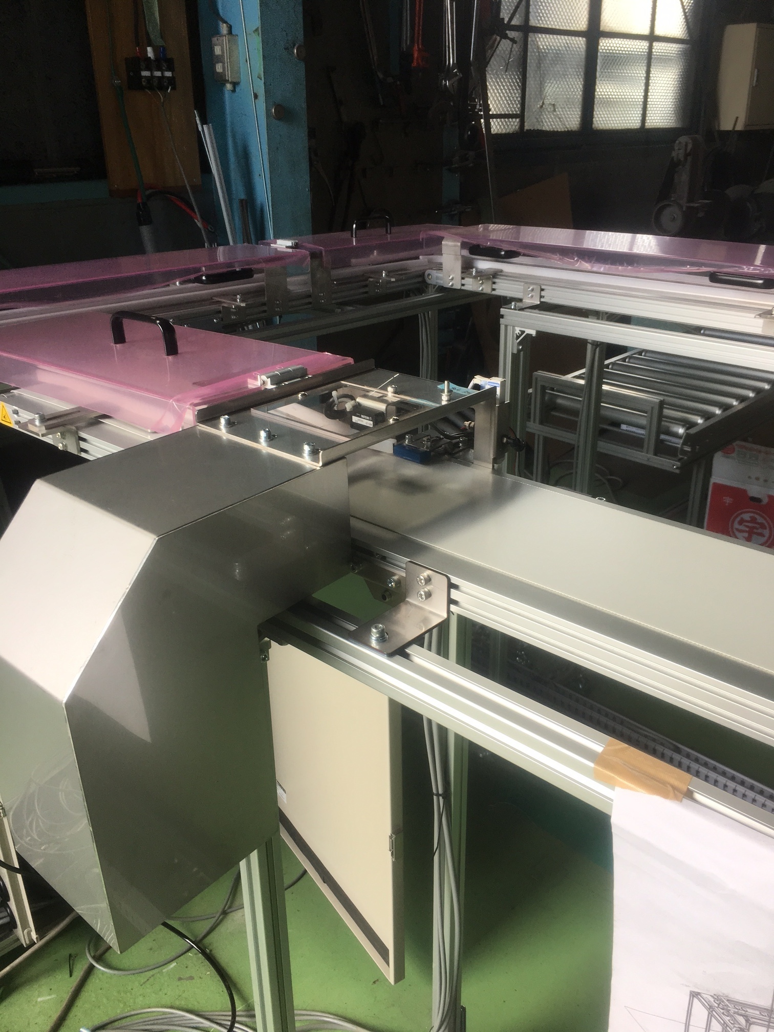 製品搬送コンベア