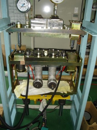 80Aの大口径コネクタを用いた自動着脱装置