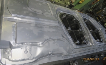 自動車用　大物プレス部品金型