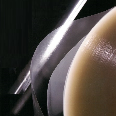 軽包装フィルムの加工費コスト削減に貢献するラミネート加工