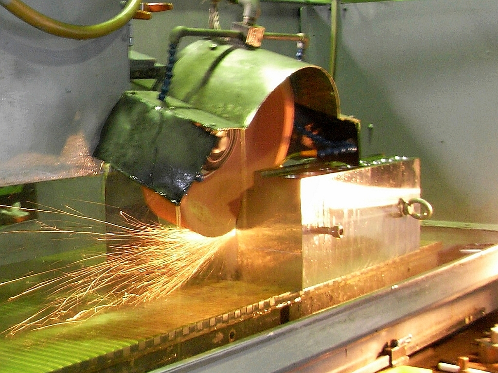 株式会社鈴精機型設　事業紹介