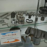 ワイヤ放電加工・平面研磨加工・細穴放電加工サービス