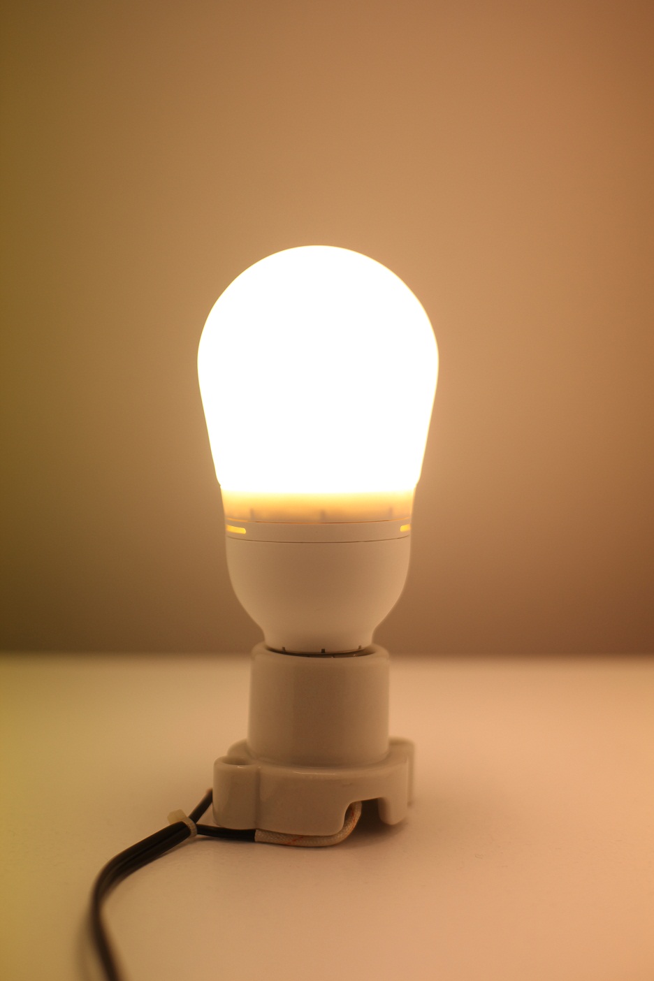 solana(ソラナ)600ルーメンCCFL電球