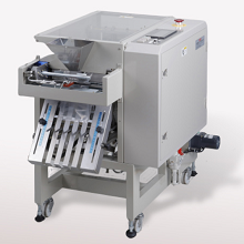 包装機械　チューブ式自動包装機　『KBM-200』