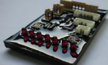 【車載用基板への耐振・防水対策】黒色ポッティング