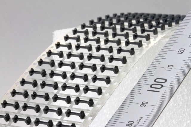 精密インサート成形　事例【受託加工】