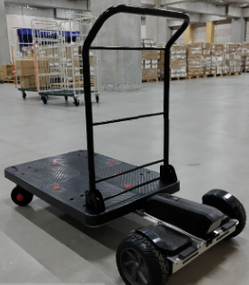 簡単ステップコントロール！パワフルに運搬できるライド型の電動台車