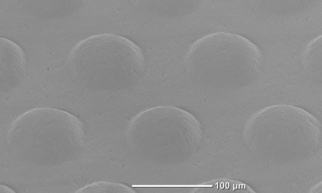 アルミナへのエンボス加工