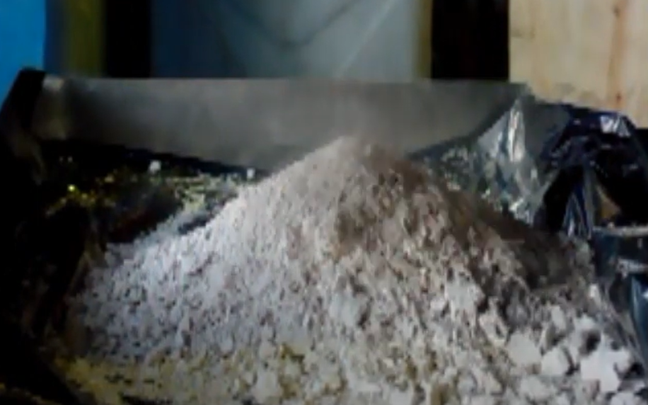 【遠心分離機活用事例】ガラス加工排水からのスラッジ回収