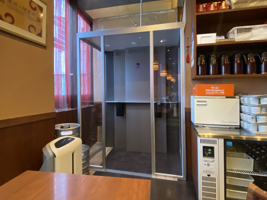 飲食店内に置くだけ喫煙所『分煙脱臭ブース』を設置／東京都中央区
