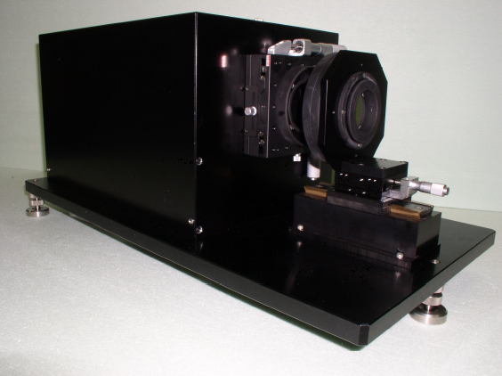 『レンズ解像力検査投影器』