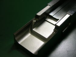 精密プラスチック金型　精密部品加工　微細加工の協和精工