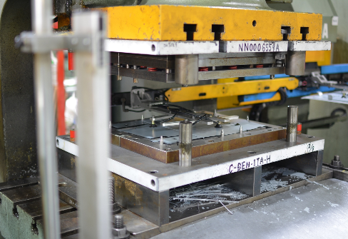 プレス加工サービス