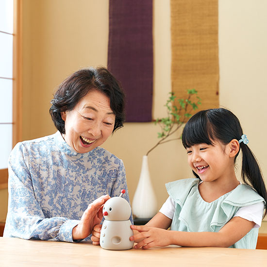 コミュニケーションロボット「BOCCO emo」