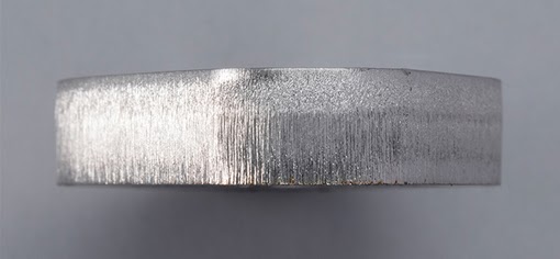 【課題解決】切断面質向上 仕事の幅広げるファイバーレーザ加工機