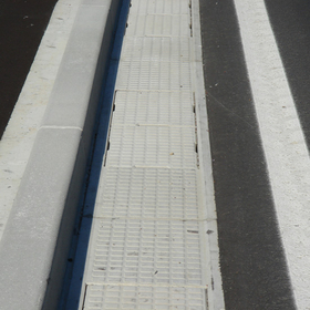 Soundproof type free slope ditch "OS ditch"