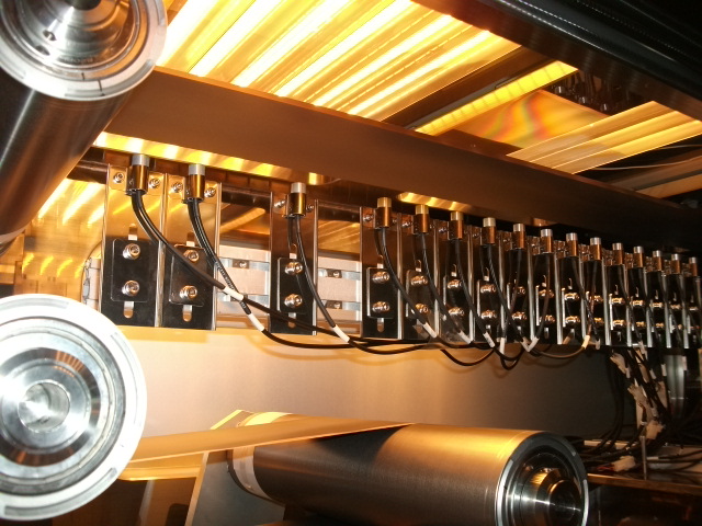 ROLL to ROLL式　真空加熱乾燥機　【テスト乾燥実施中】