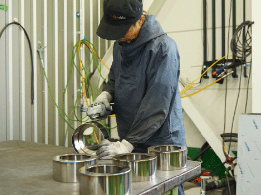 ステンレス素材のバフ仕上げまで内製化