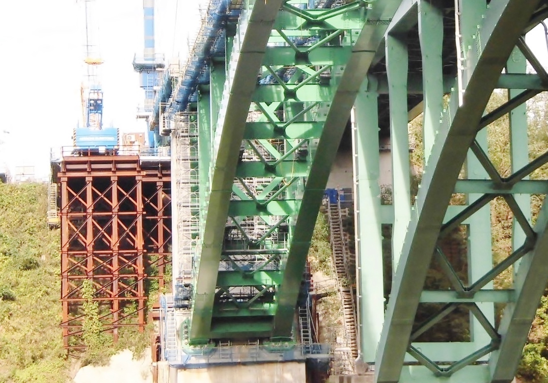 橋梁用ダンパー（二重鋼管ダンパー）