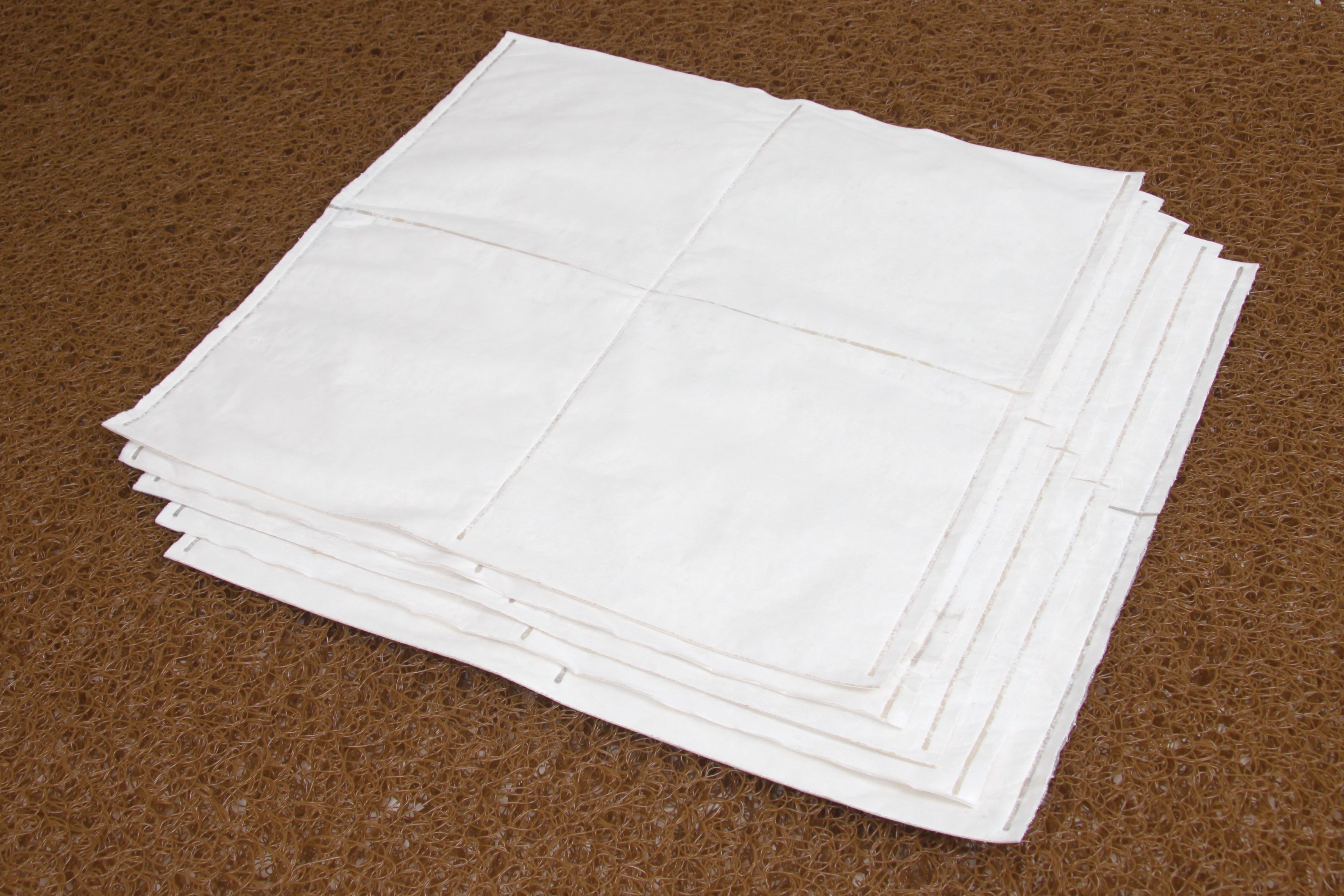 【遠赤外線/防臭】天然鉱物を使用したファイバーシート【用途多数】