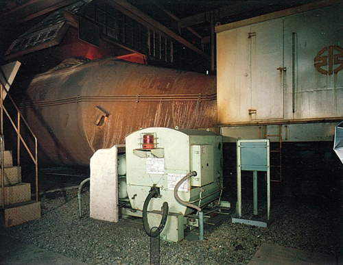 製鉄所　トピードカー用モーター電源自動着脱装置