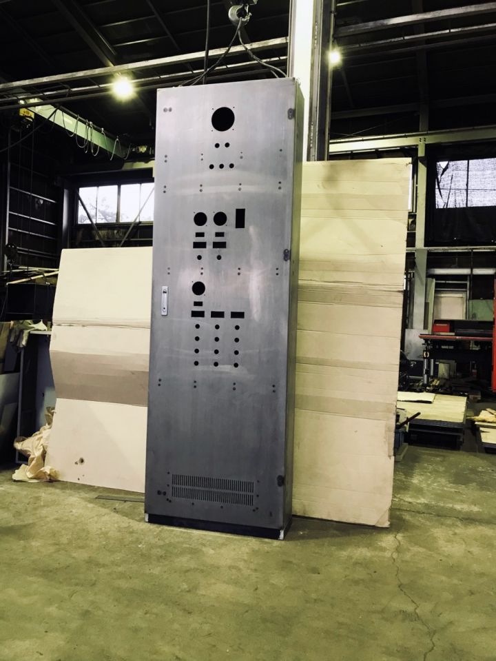 制御盤ボックス　板金加工サービス