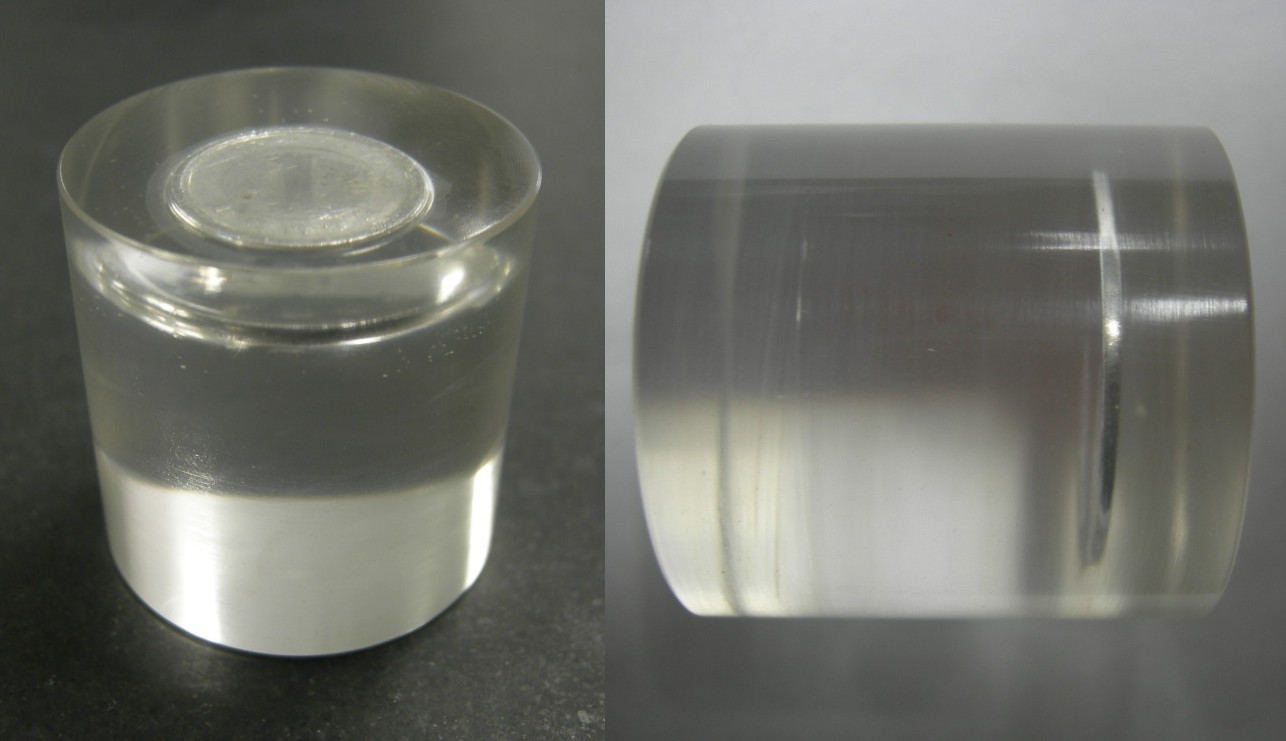 樹脂の中にコインを浮かして成形！！