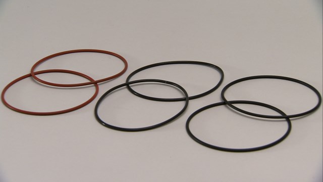 表面処理技術　「フッ素ゴムの表面にすべり性を与える技術」　