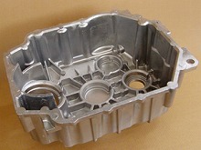 アルミの重力金型鋳造（グラビティ鋳造）