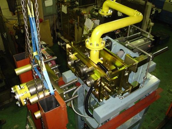 都市ガス（LNG）用　二重ジャケット構造カプラーの自動着脱装置