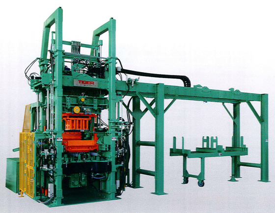 コンクリート製品成形機「TG型テーブル振動式万能マシン」